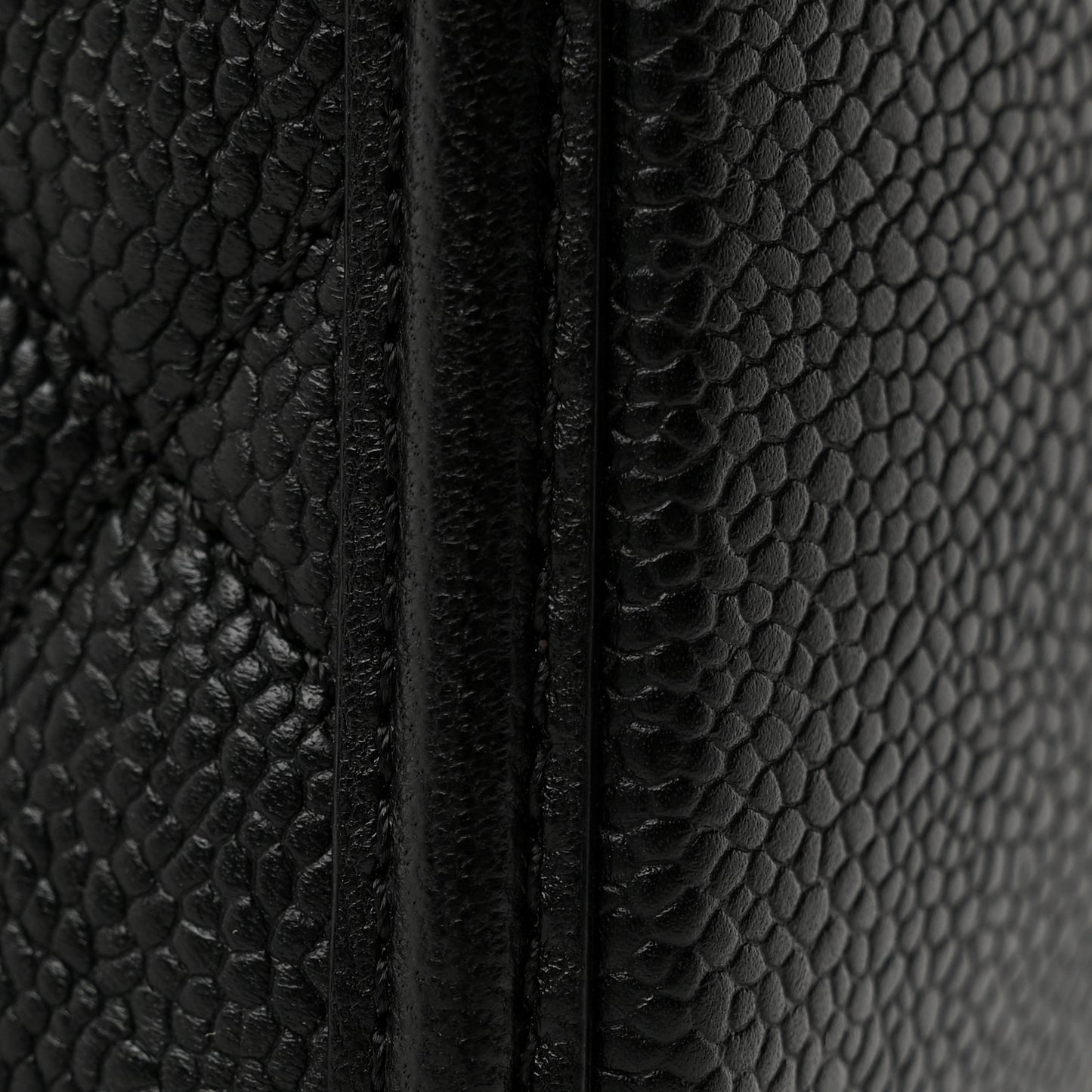 Caviar Quilted Medium CC Filigree Vanity Case Black