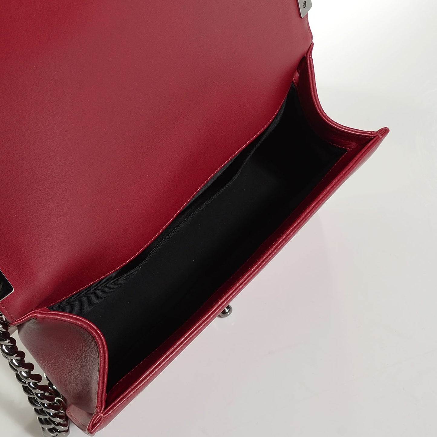 Calfskin Chain Chevron Medium Boy Flap Red