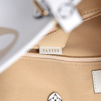 Louis Vuitton Monogram Giant Onthego GM Kaki Beige 7 of 9