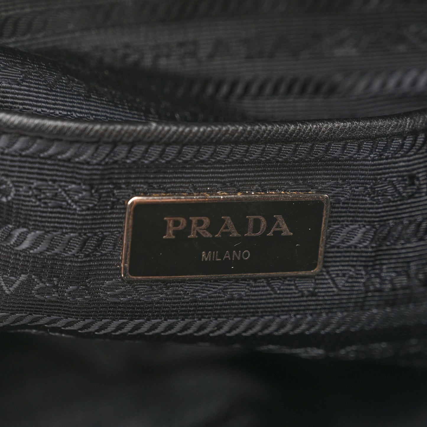 Tessuto Nylon Saffiano Vela Messenger Bag Black