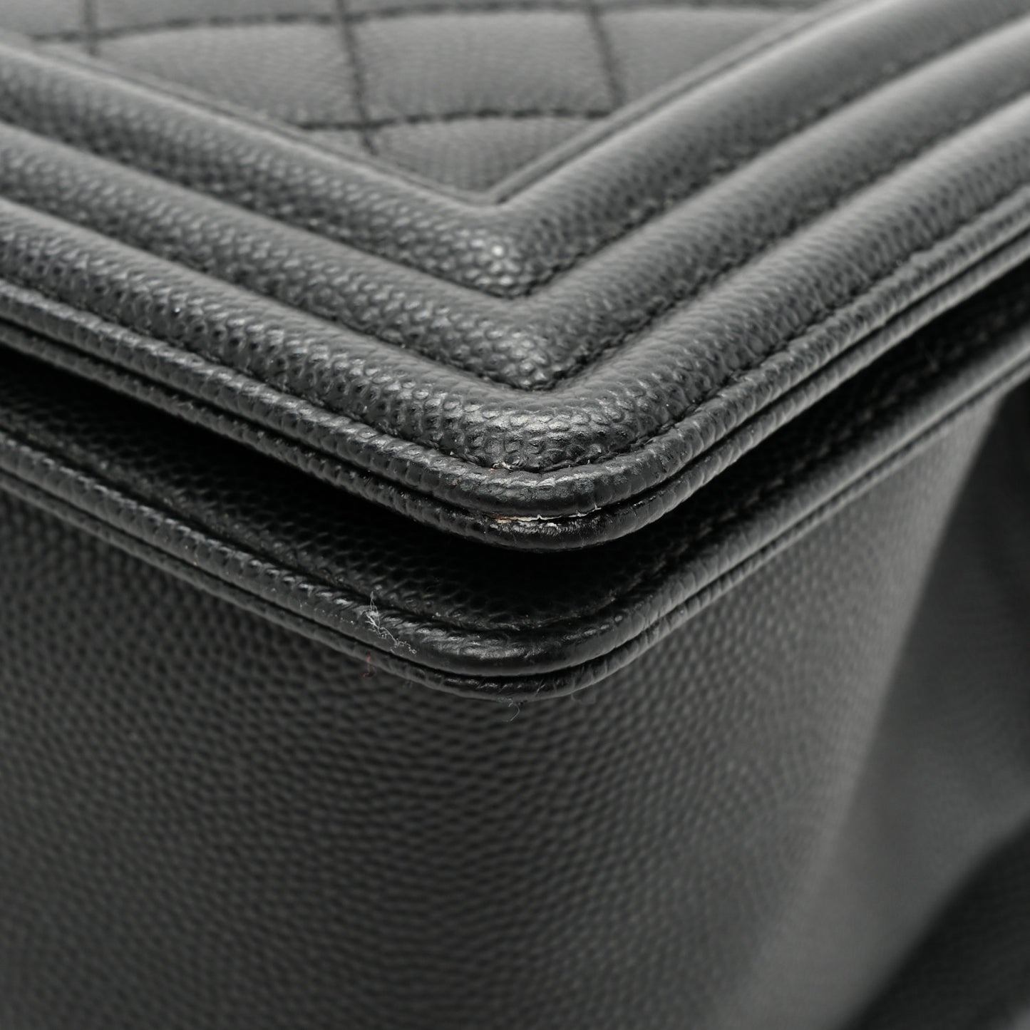 Caviar Quilted Medium Boy Flap Black