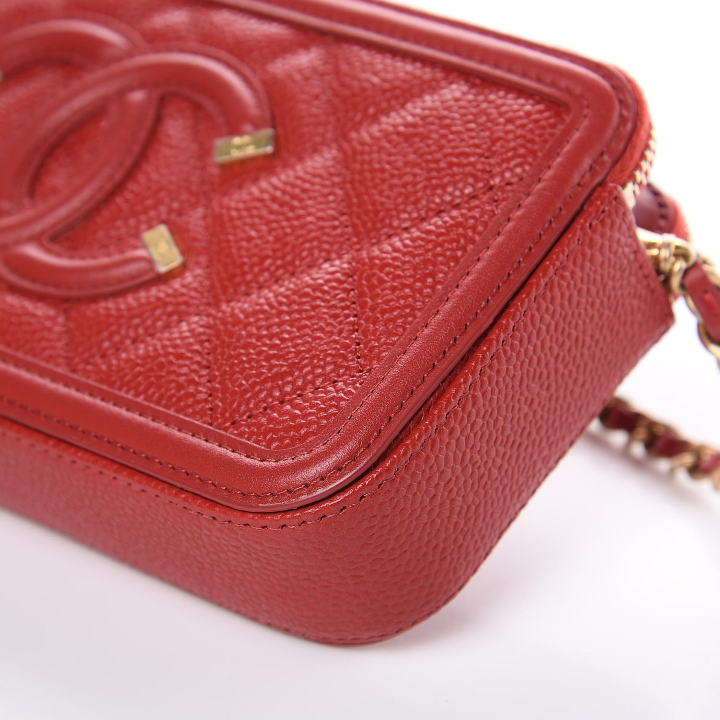 Caviar Quilted CC Filigree Clutch With Chain Red