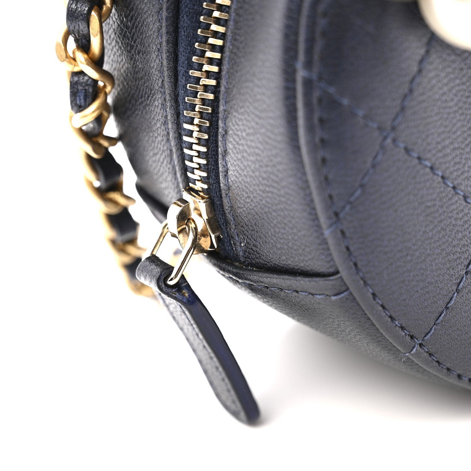 Chanel Goatskin Quilted Chic Pearls Chain Round Clutch With Chain  Navy 13 of 14