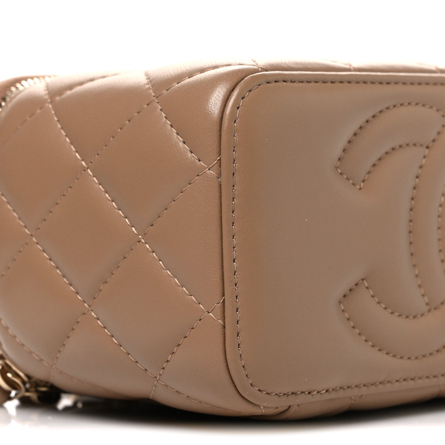 Lambskin Quilted Pearl Crush Small Vanity Case With Chain Beige