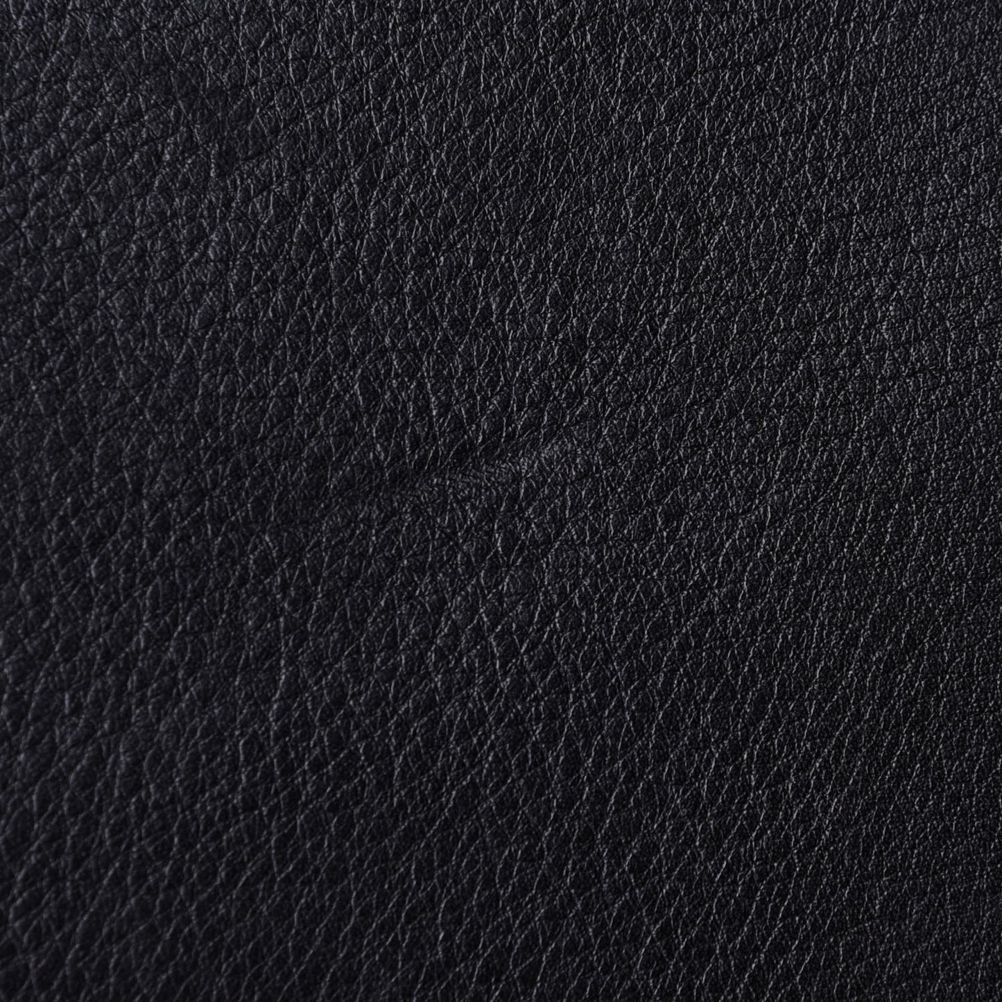 Supple Calfskin Medium Phantom Luggage Black