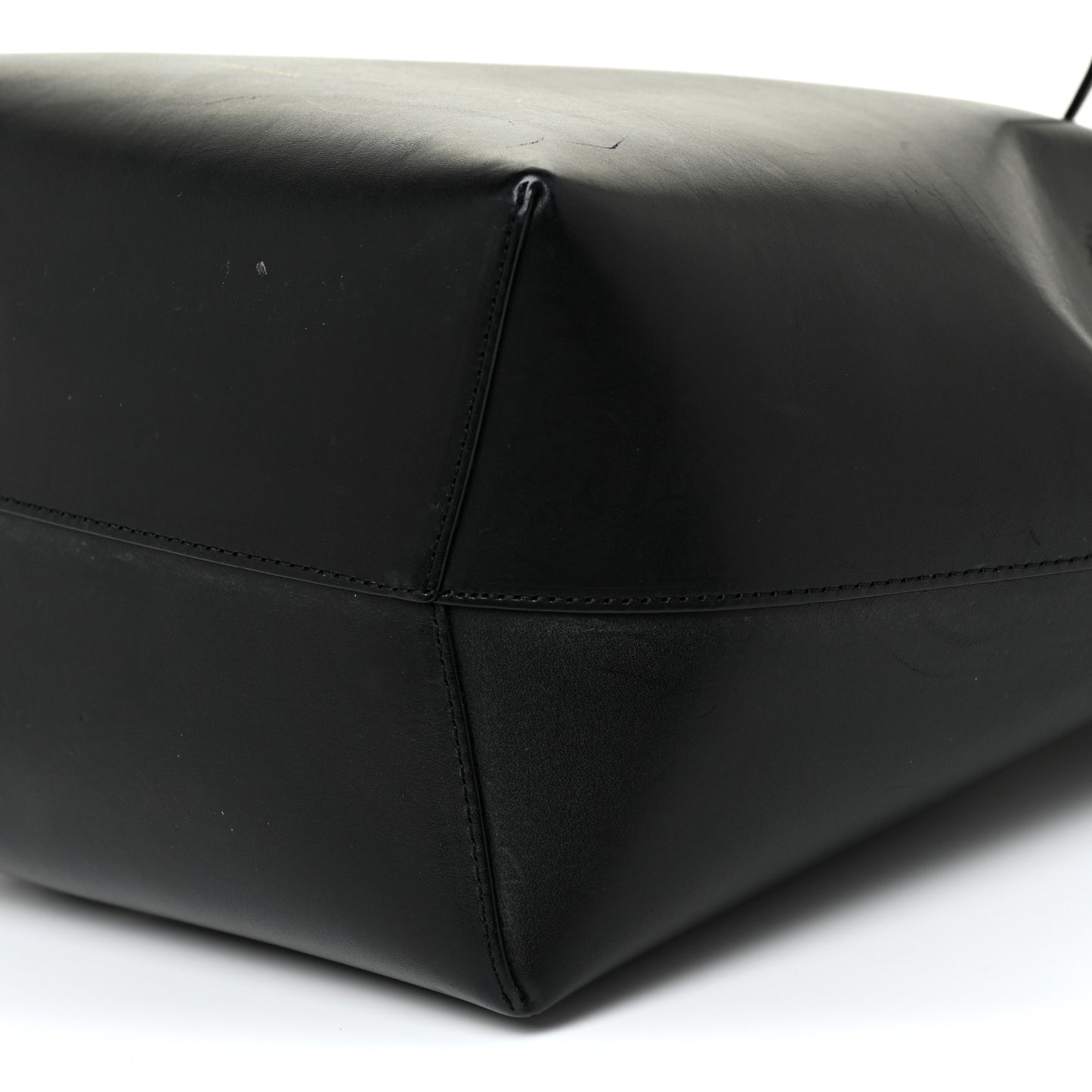 Vegetable Tanned Calfskin Bucket Bag Black Flamma