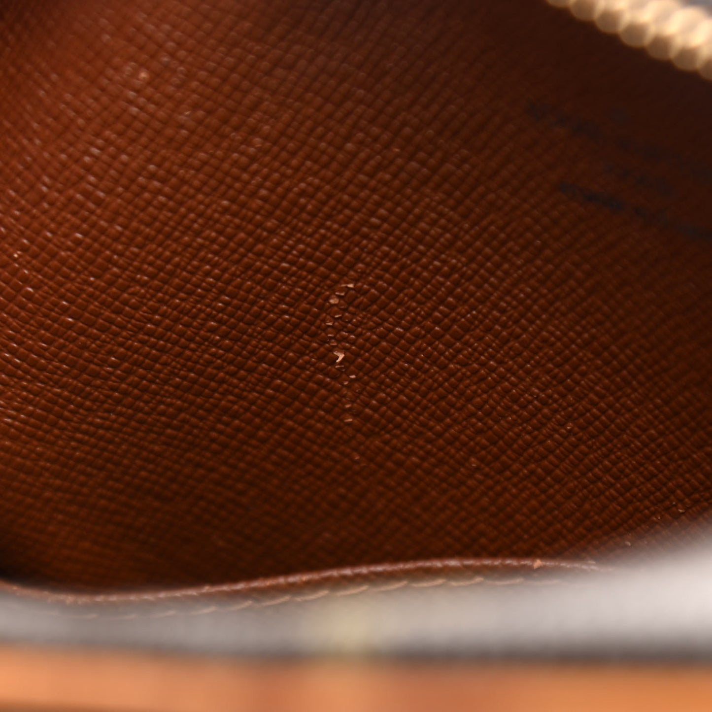 Monogram Amazone