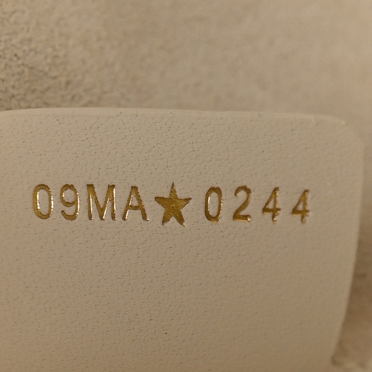 Calfskin Macrocannage Medium Toujours White