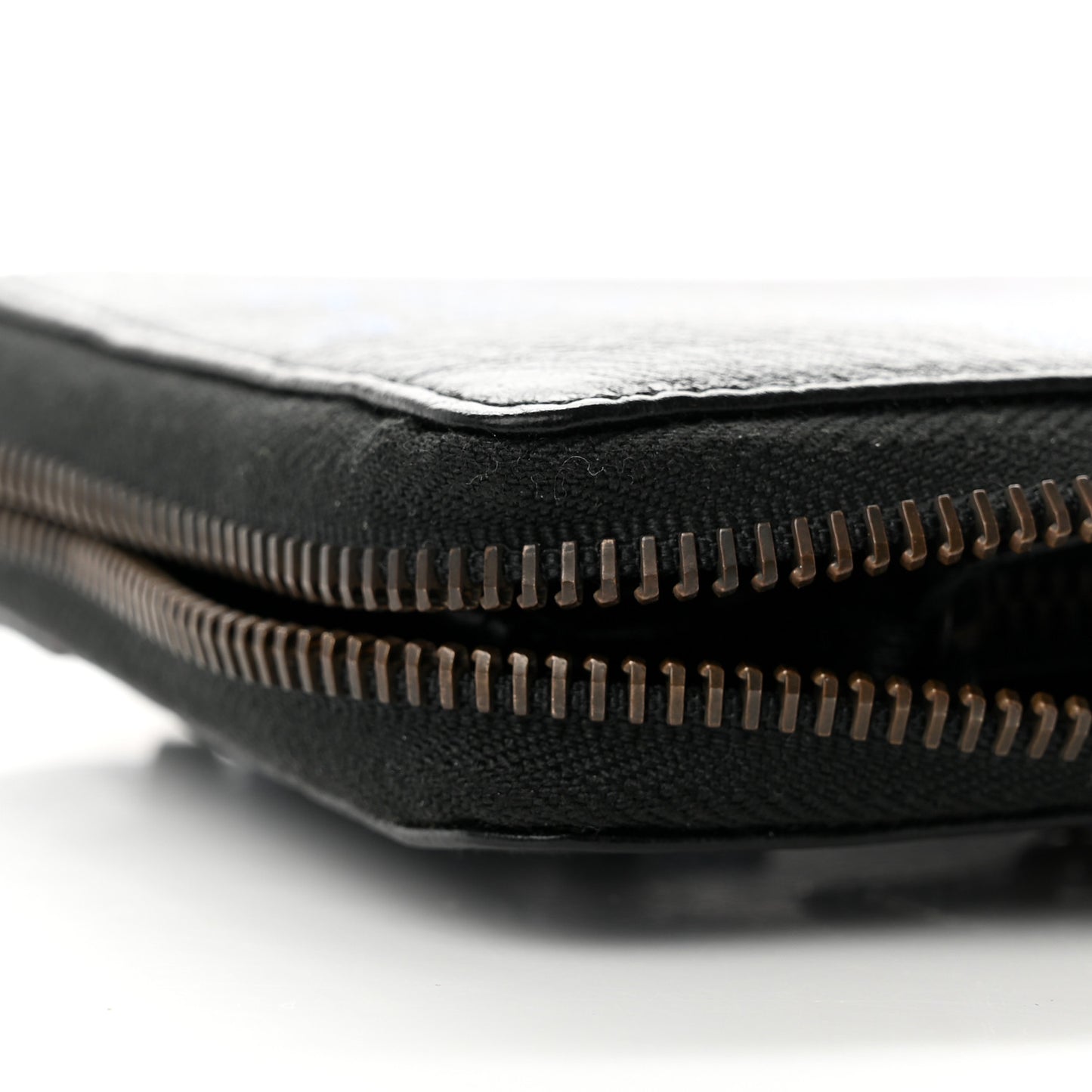 Agneau Arena Graffiti All Over Classic Hardware Continental Zip Around Wallet Black Bleu Violet