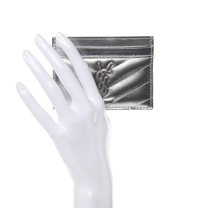 Saint Laurent Metallic Grain De Poudre Matelasse Chevron Monogram Credit Card Case Argento 2 of 8