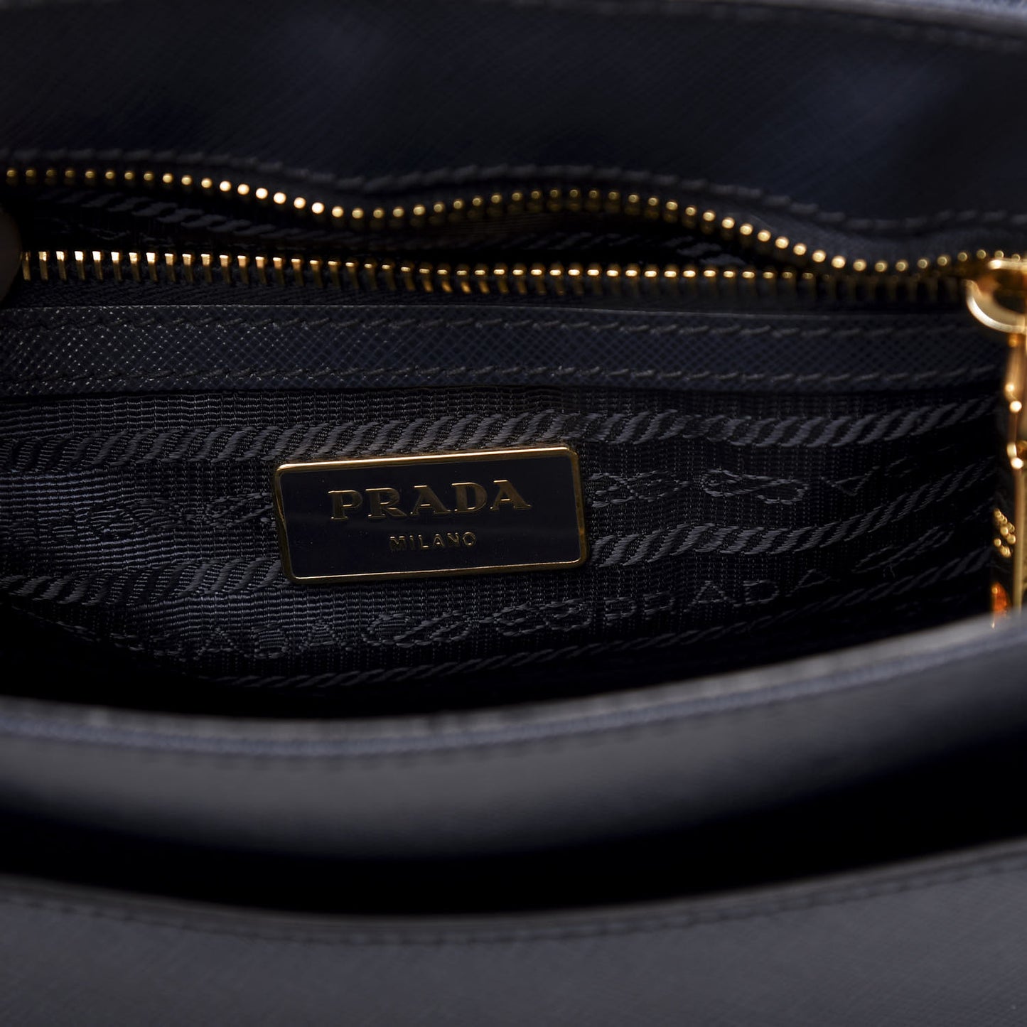 Saffiano Lux Messenger Bag Baltico