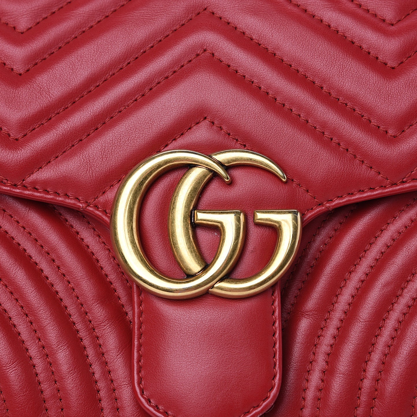 Calfskin Matelasse Small GG Marmont Shoulder Bag Hibiscus Red