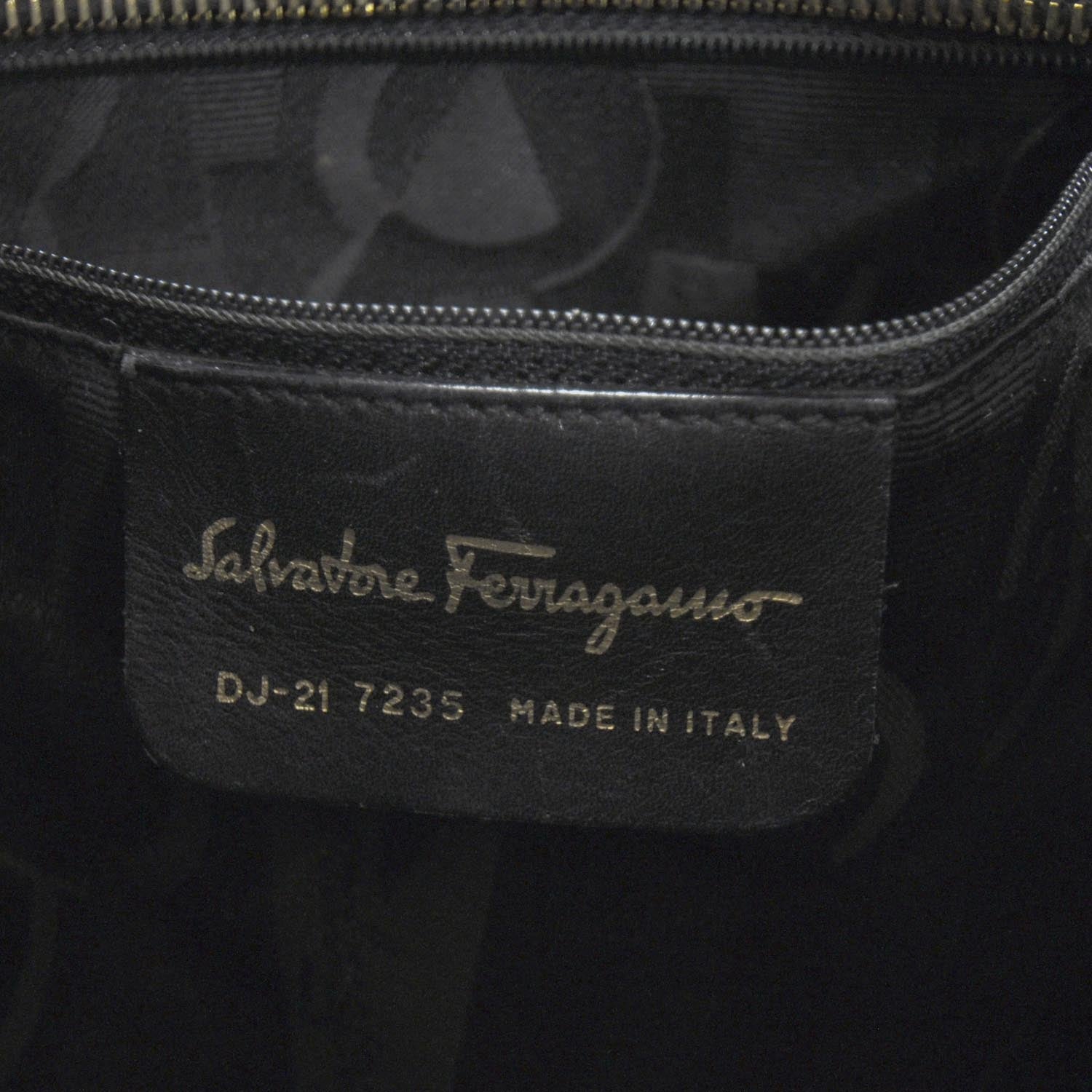 FASHIONPHILE SALVATOREFERRAGAMOLeatherGanciniShoulderBagBlack 9 of 9