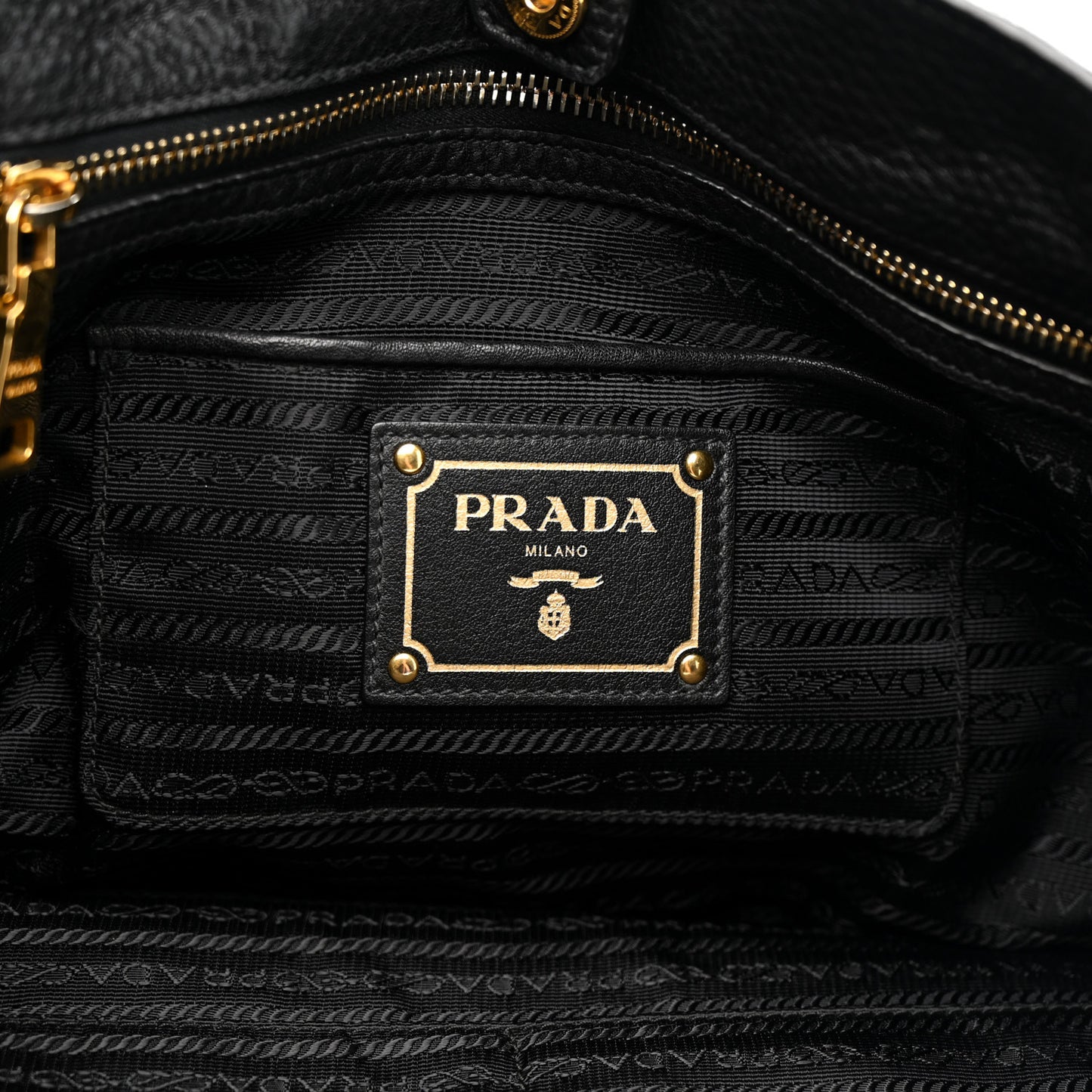 Vitello Daino Side Zip Tote Black