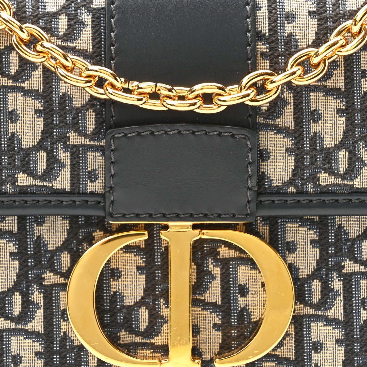 Oblique 30 Montaigne Chain Flap Bag Blue