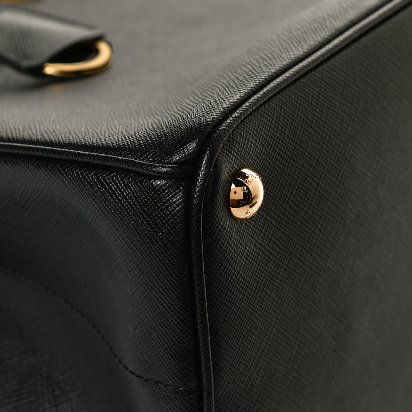 Saffiano Medium Galleria Double Zip Tote Black