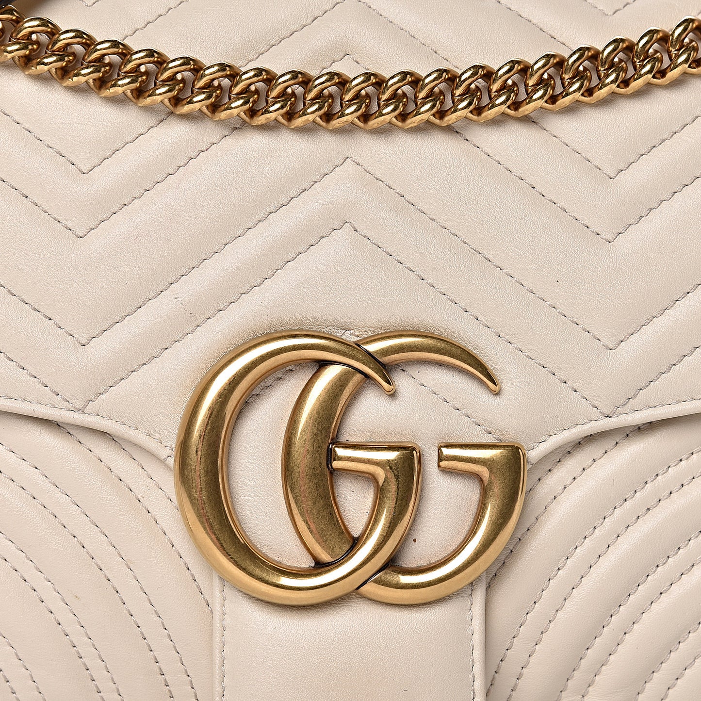 Calfskin Matelasse Medium GG Marmont Shoulder Bag White