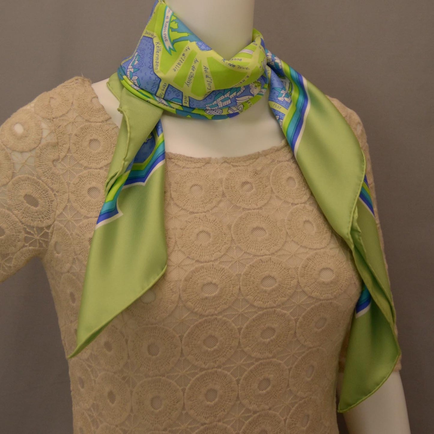 Silk Les Amoureux de Paris Scarf 90