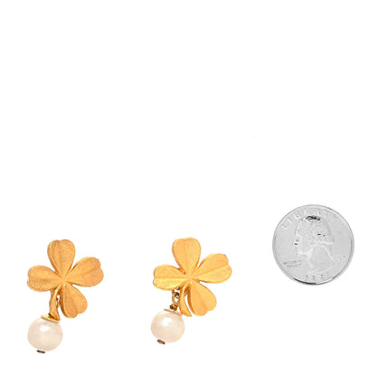 Chanel Pearl Clover Cufflinks Gold 2 of 4