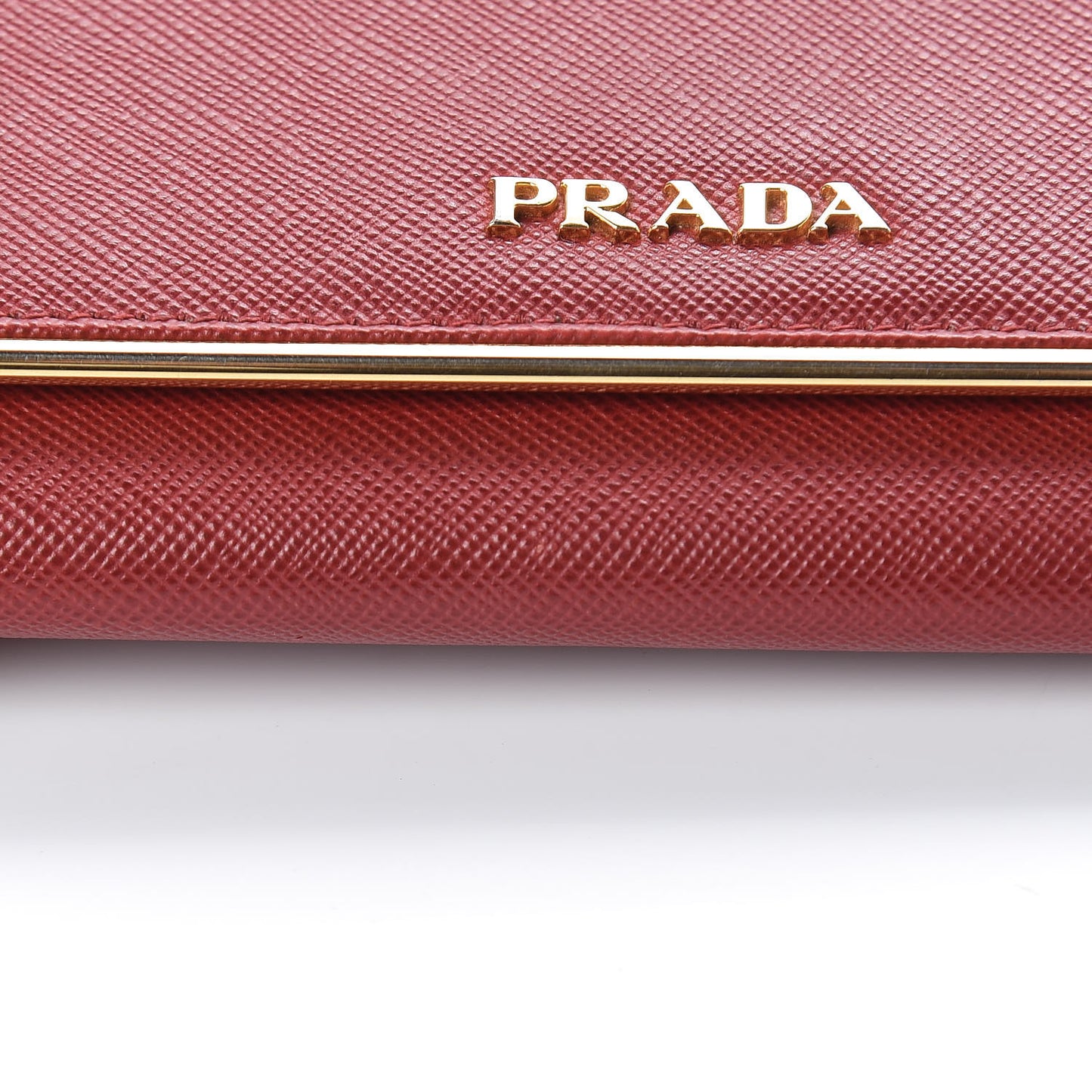 Saffiano Metal Bar Chain Wallet Fuoco