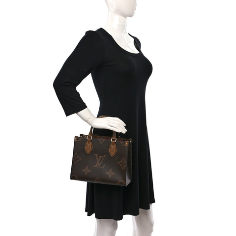 Reverse Monogram Giant Onthego PM