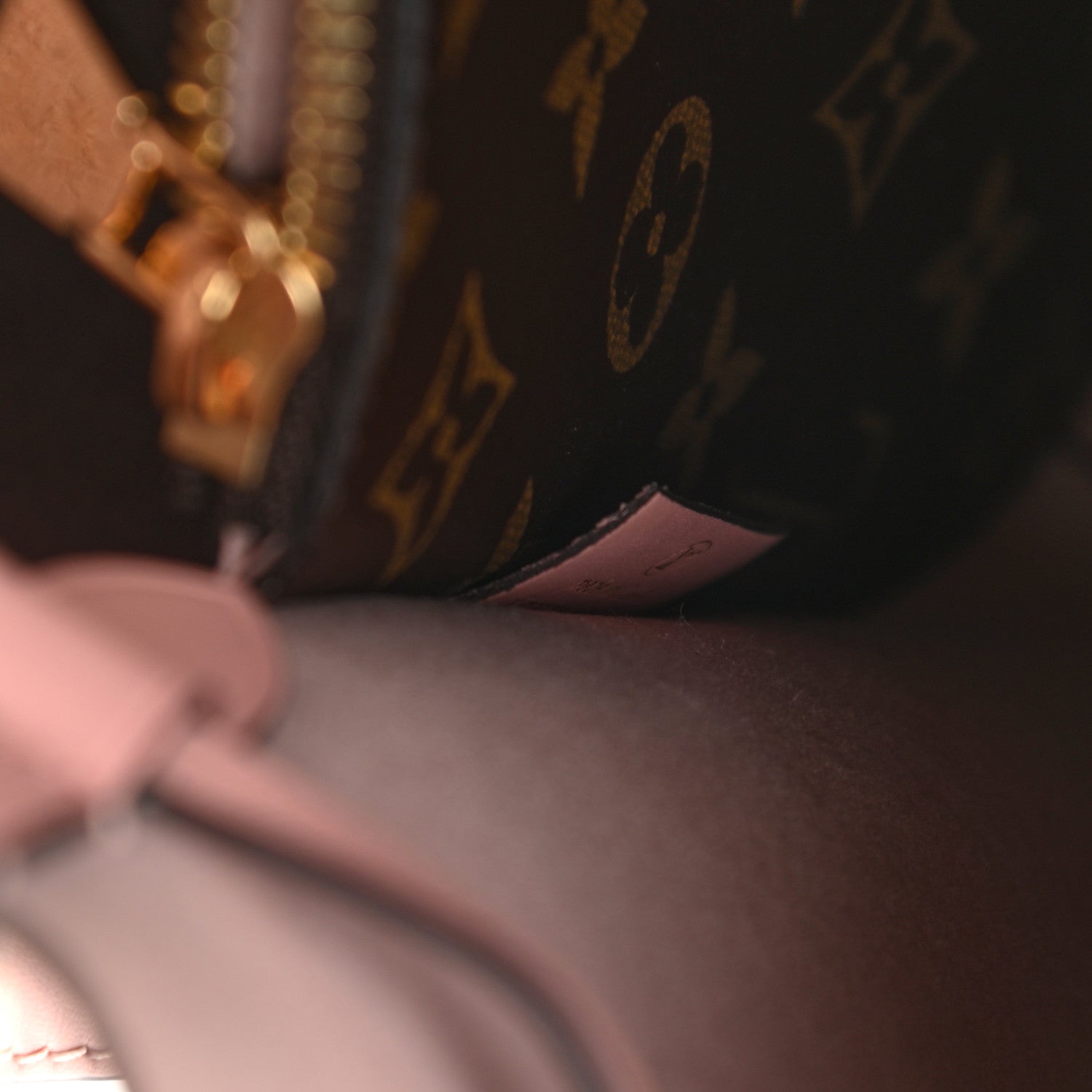 Louis Vuitton Monogram Neonoe MM Rose Poudre 7 of 11