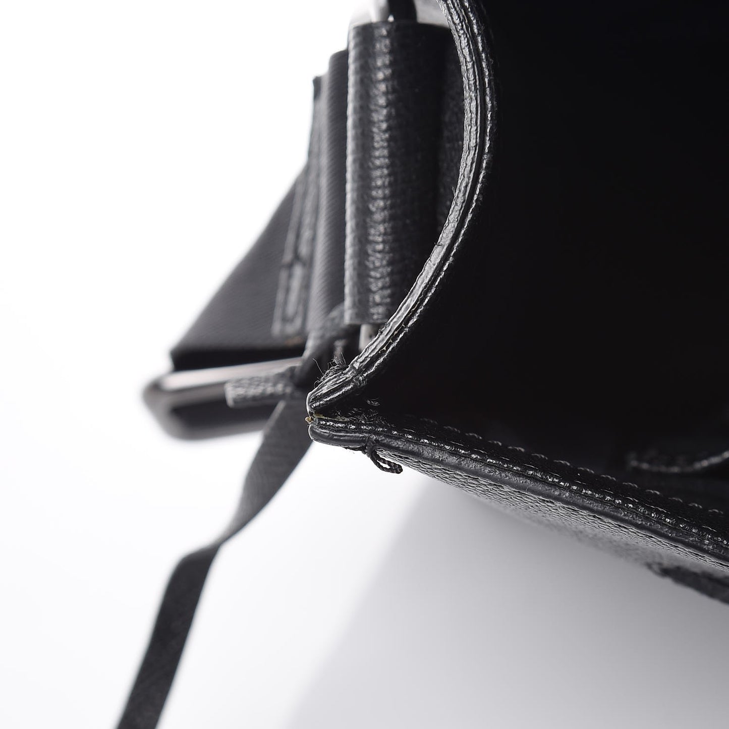 London Grainy Calfskin Rivendale Messenger Bag Black