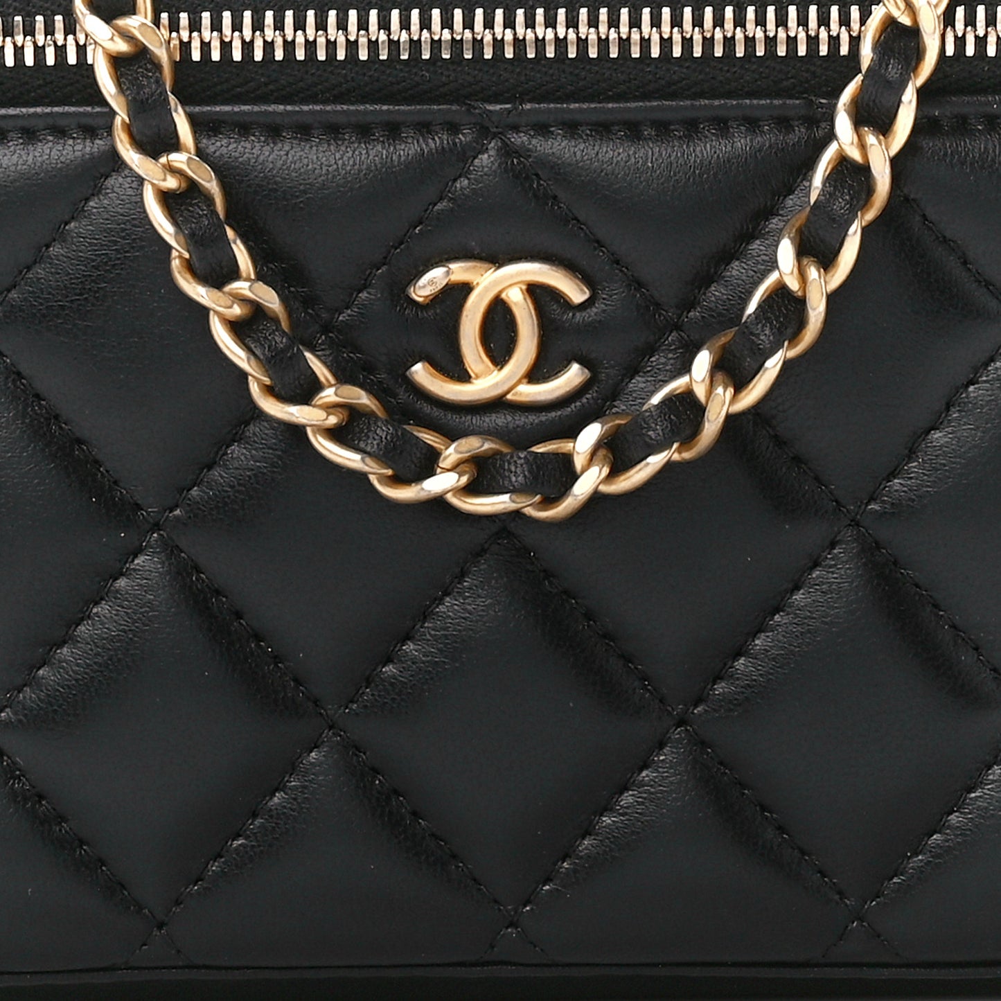 Lambskin Quilted Pearl Crush Small Vanity Case With Chain Black