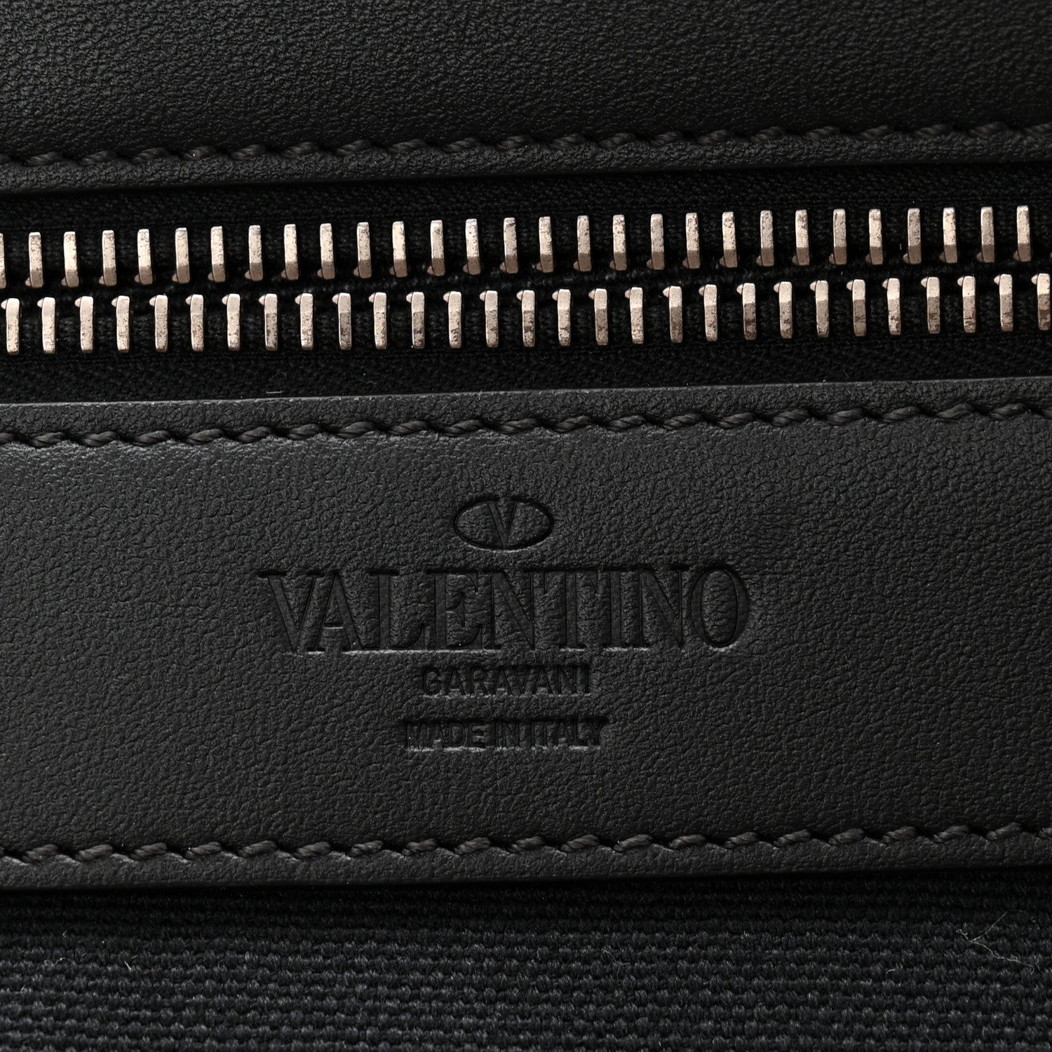 Valentino Garavani Pebbled Calfskin Rockstud Messenger Black 6 of 9