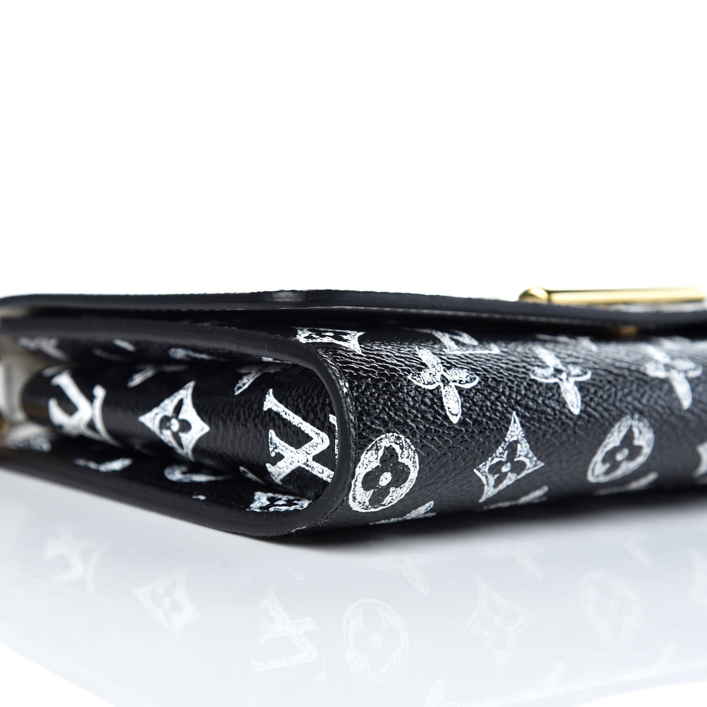 Catogram Twist Chain Wallet Black