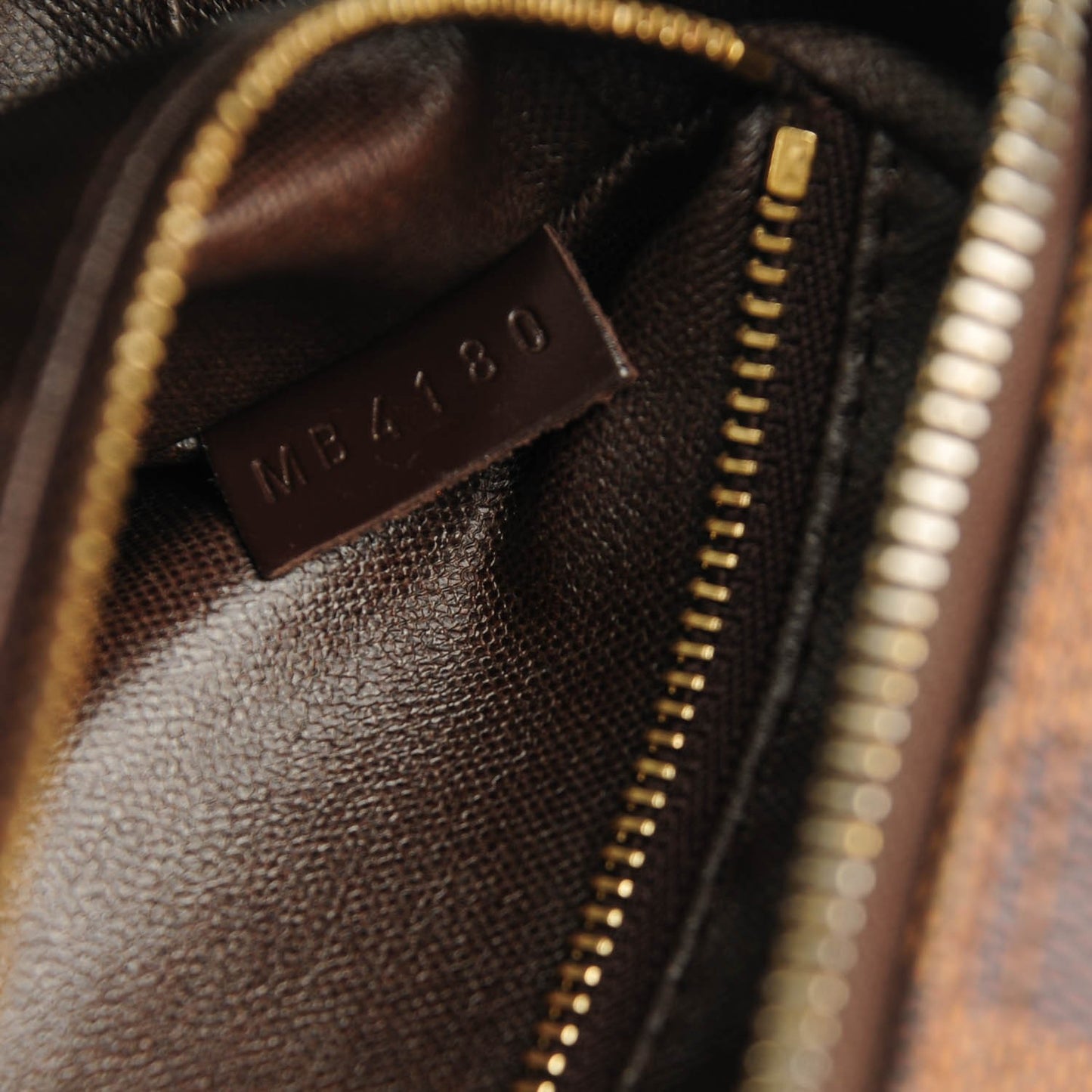 Damier Ebene Toiletry Bag 25