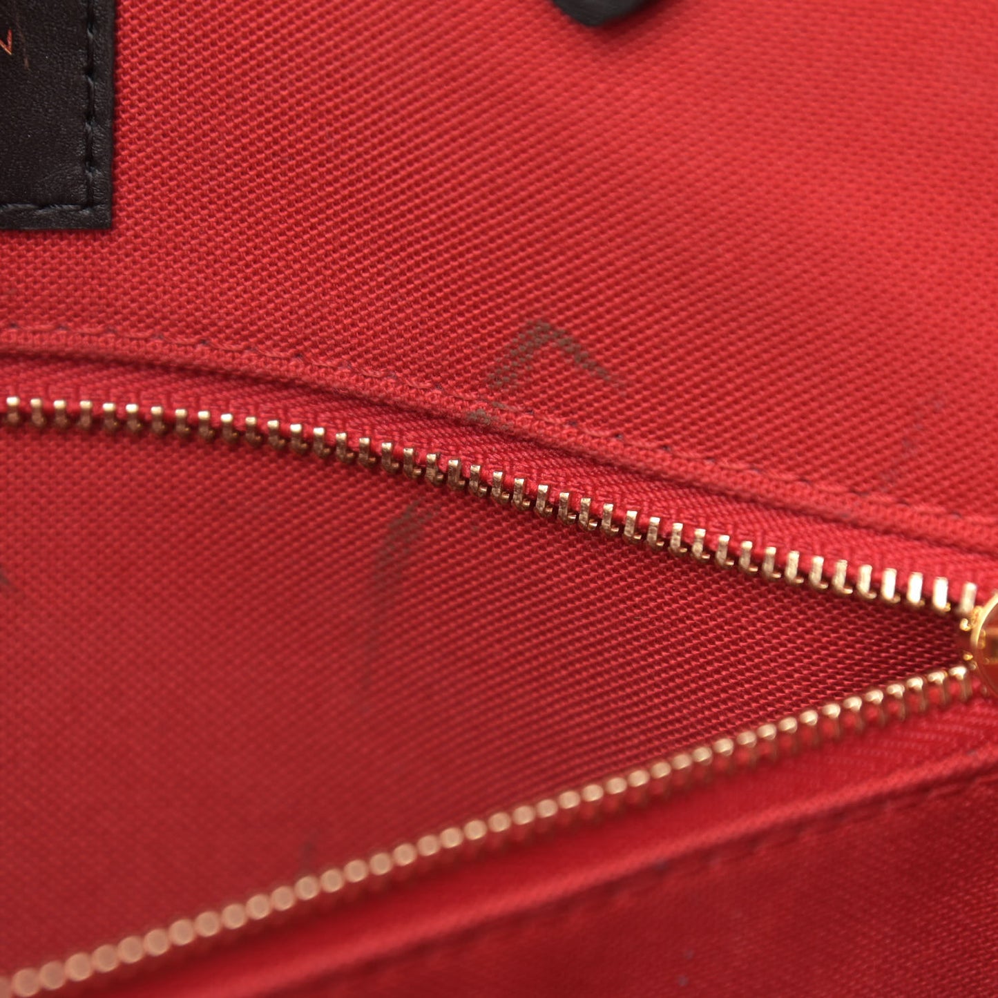 Reverse Monogram Giant Onthego MM