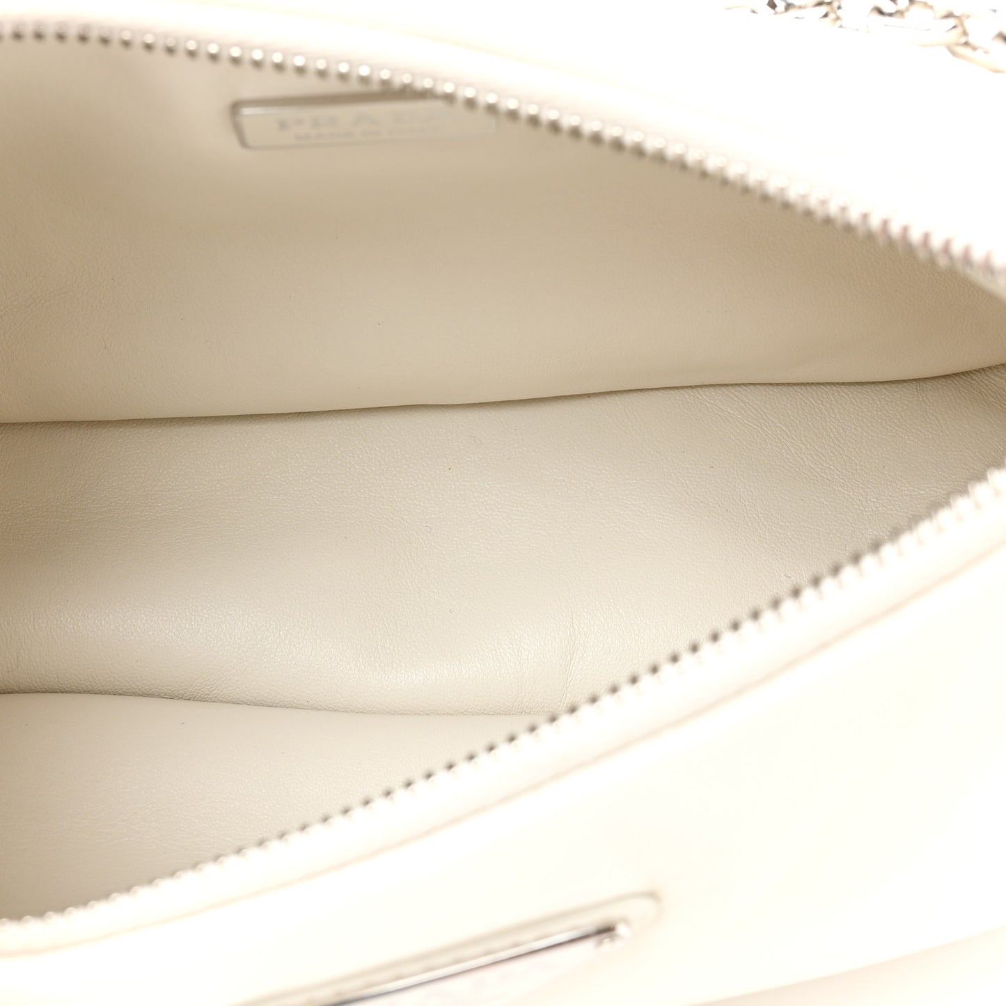 Nappa Soft Padded Re-Edition 2005 Shoulder Bag White
