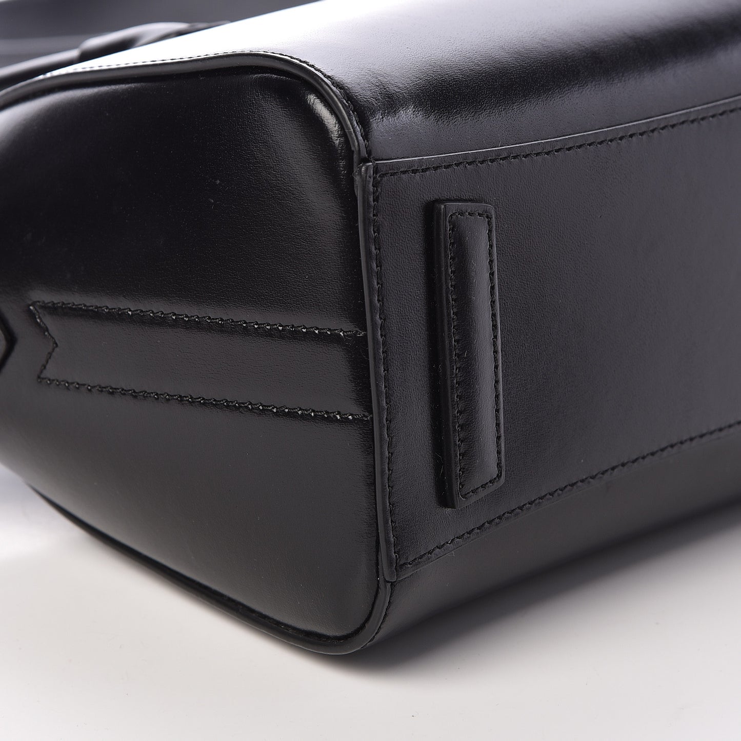 Shiny Lord Calfskin Mini Antigona Black