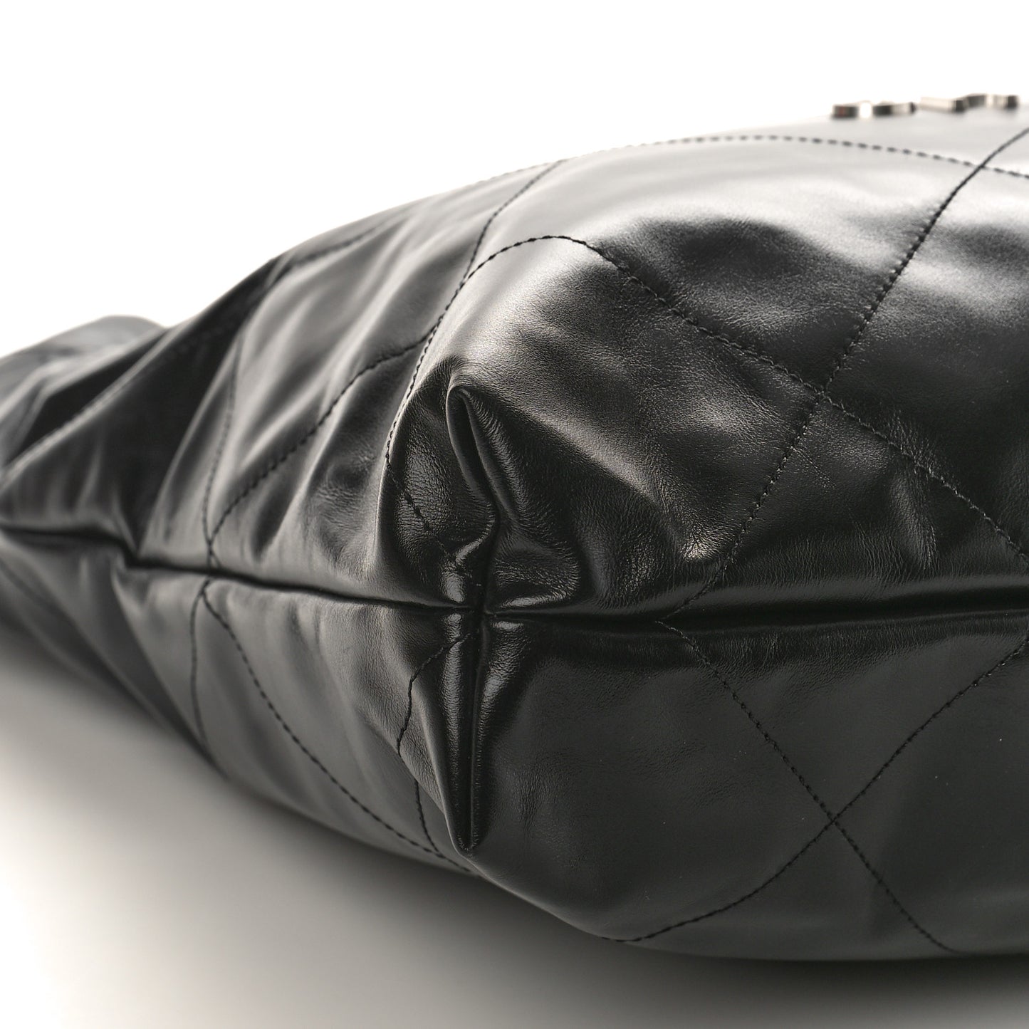 Shiny Calfskin Quilted Chanel 22 Black