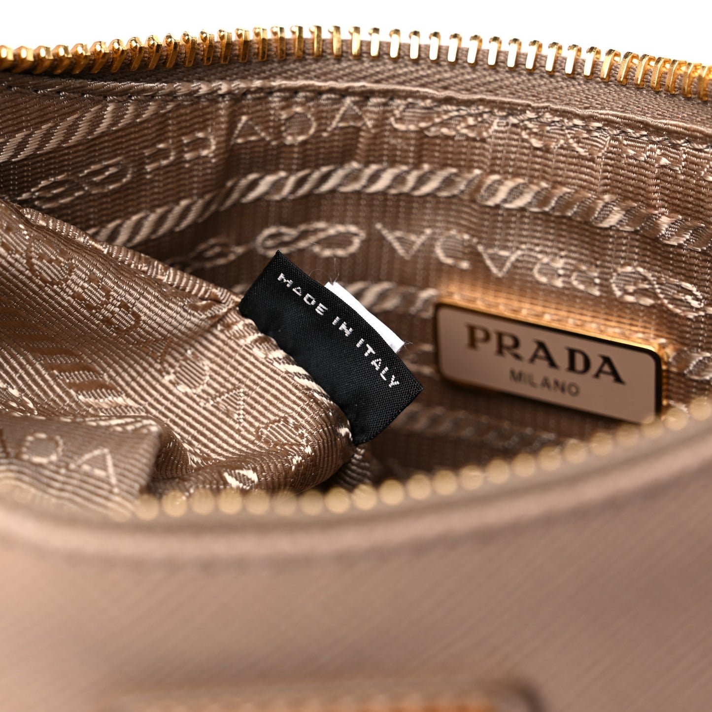 Saffiano Lux Re-Edition 2005 Shoulder Bag Cammeo