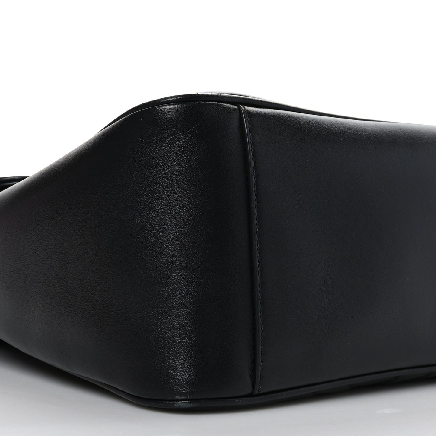 Calfskin Matelasse Medium GG Marmont Top Handle Shoulder Bag Black