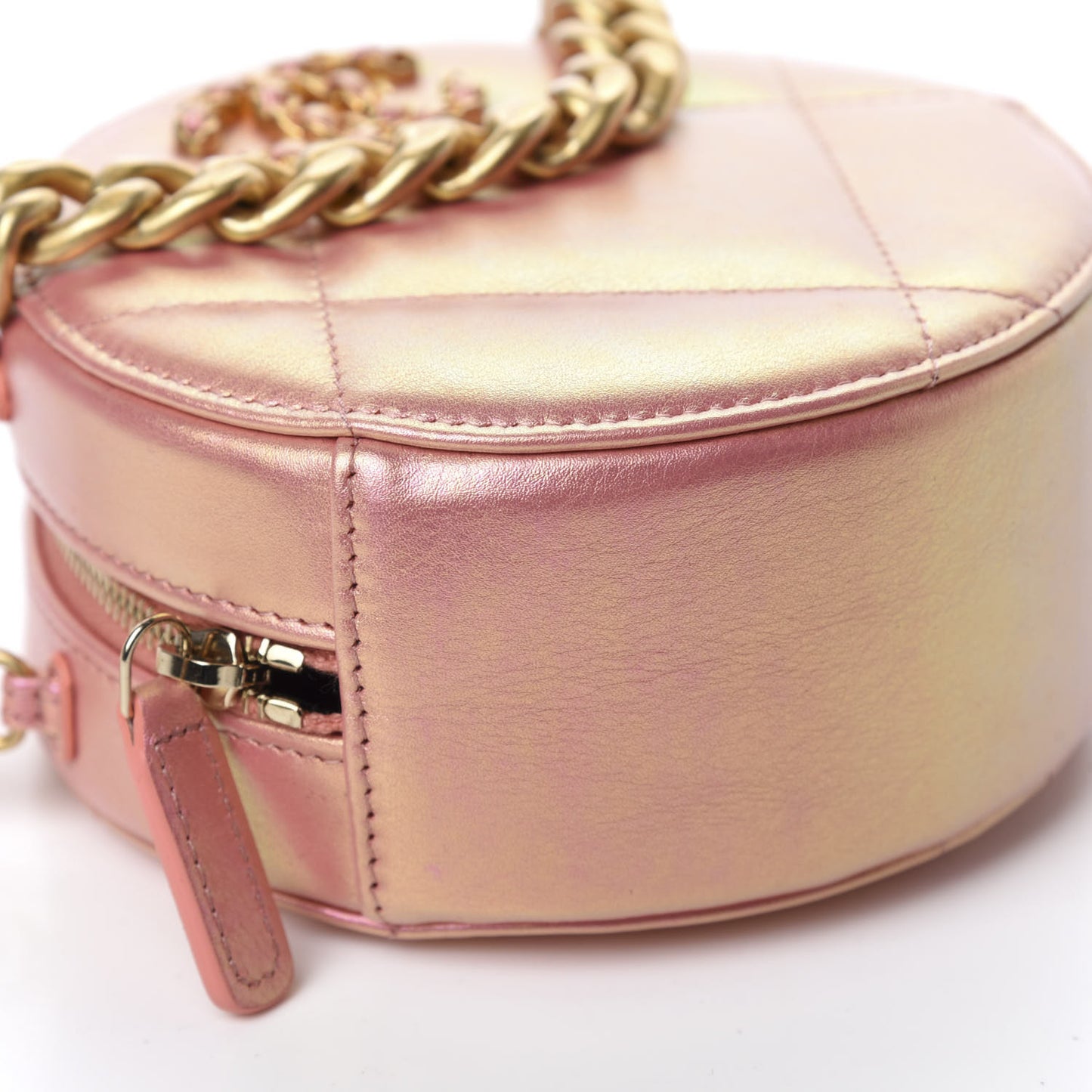 Iridescent Calfskin Quilted 19 Round Clutch With Chain Pink