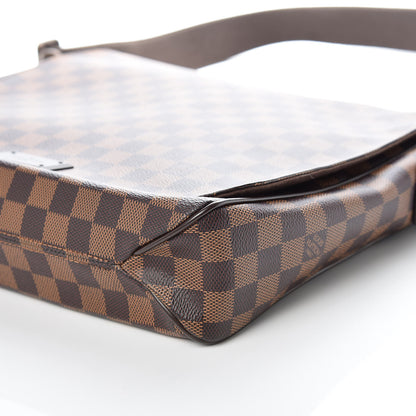 Louis Vuitton Damier Ebene District MM 10 of 10
