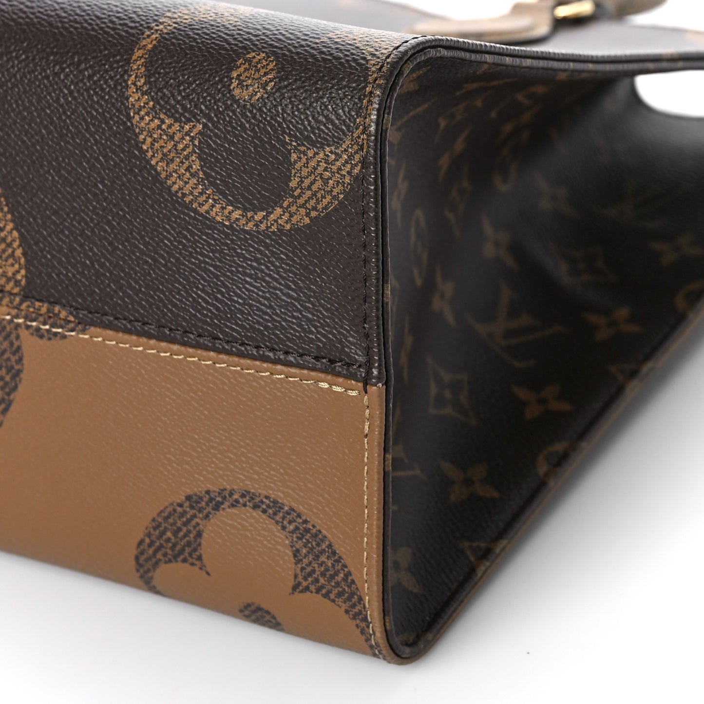 Reverse Monogram Giant Onthego MM