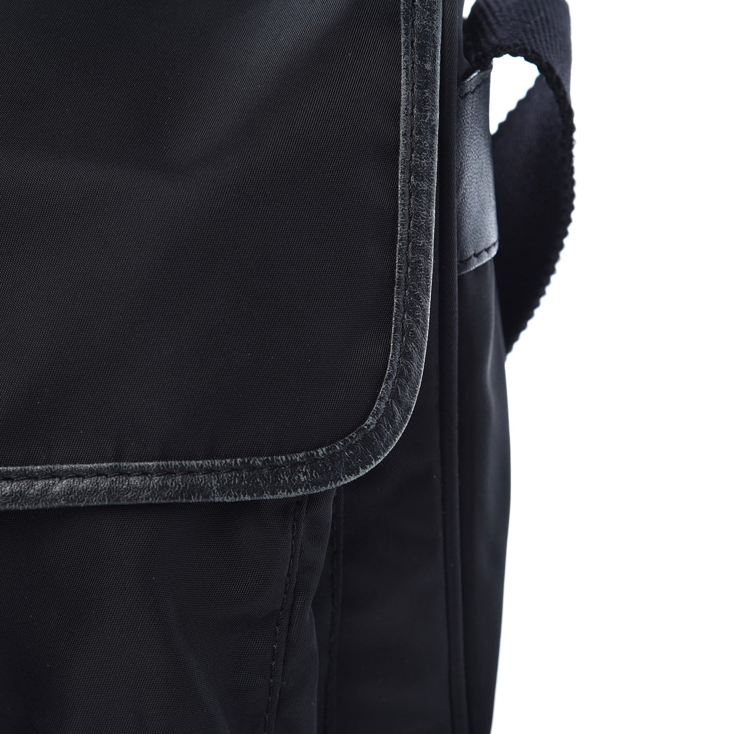 Nylon Vela Messenger Black