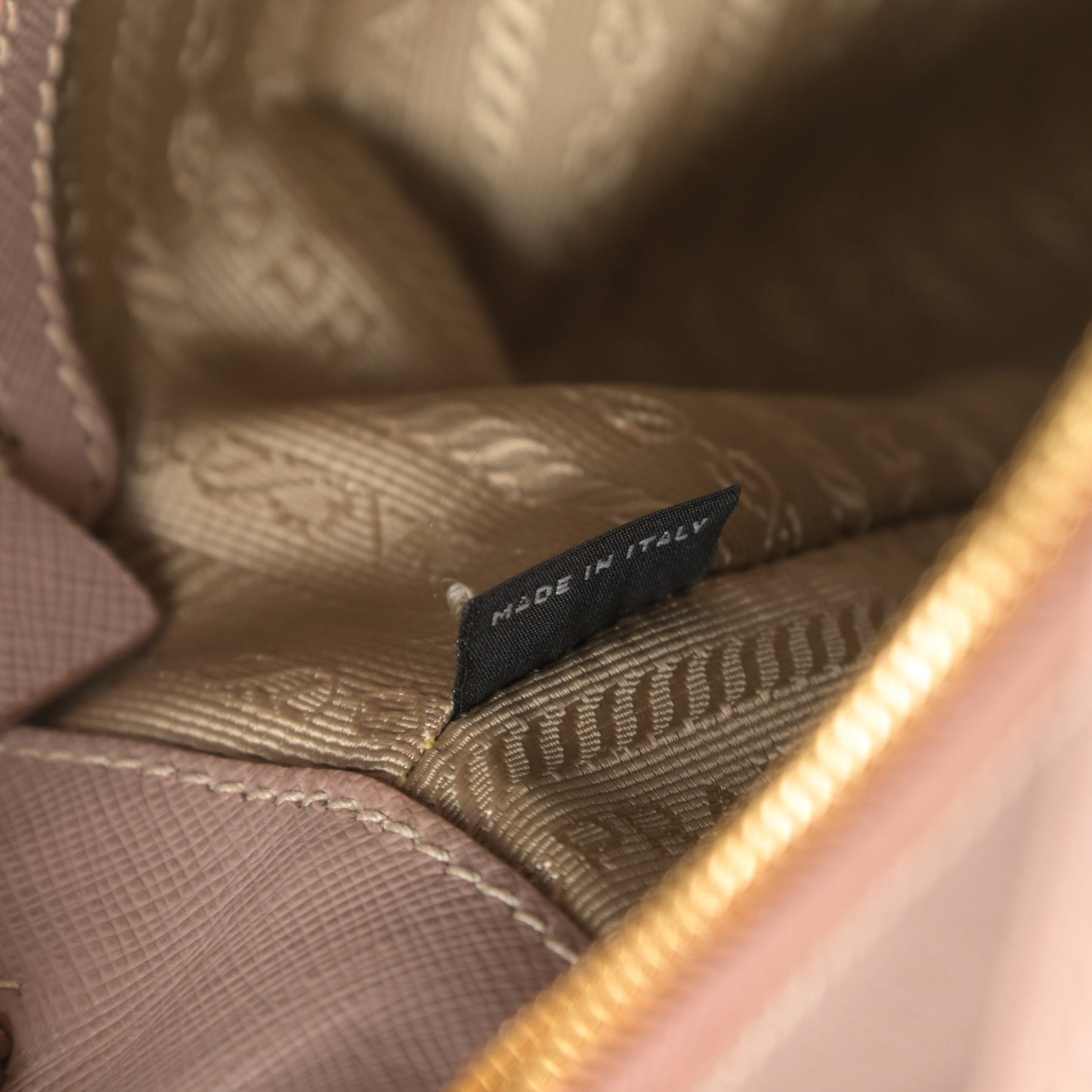 Saffiano Lux Medium Tote Cammeo