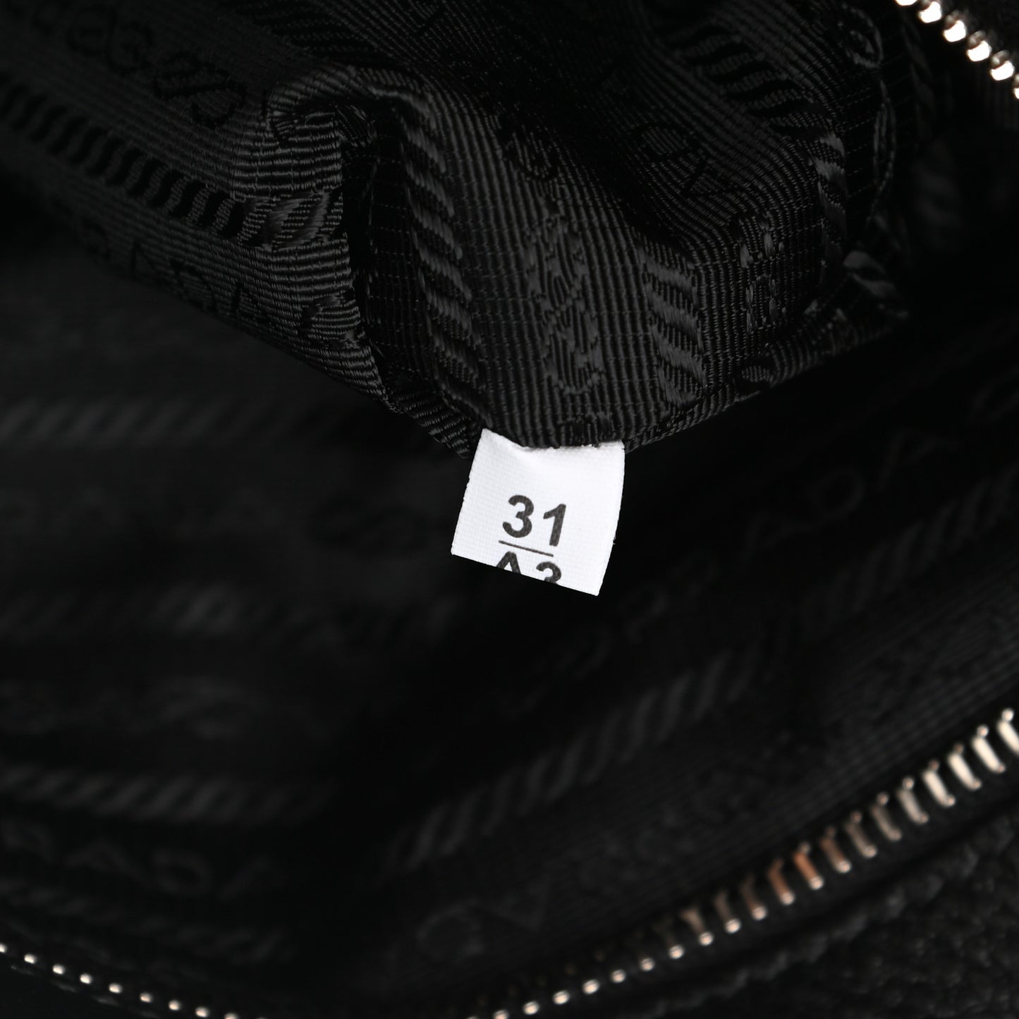 Vitello Daino Crossbody Bag Black