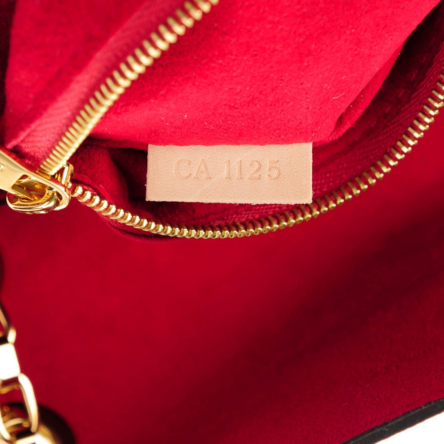 Monogram Pallas Chain Dahlia