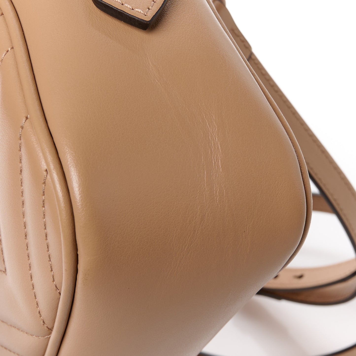 Calfskin Matelasse Monochrome Small GG Marmont Chain Shoulder Bag Camelia