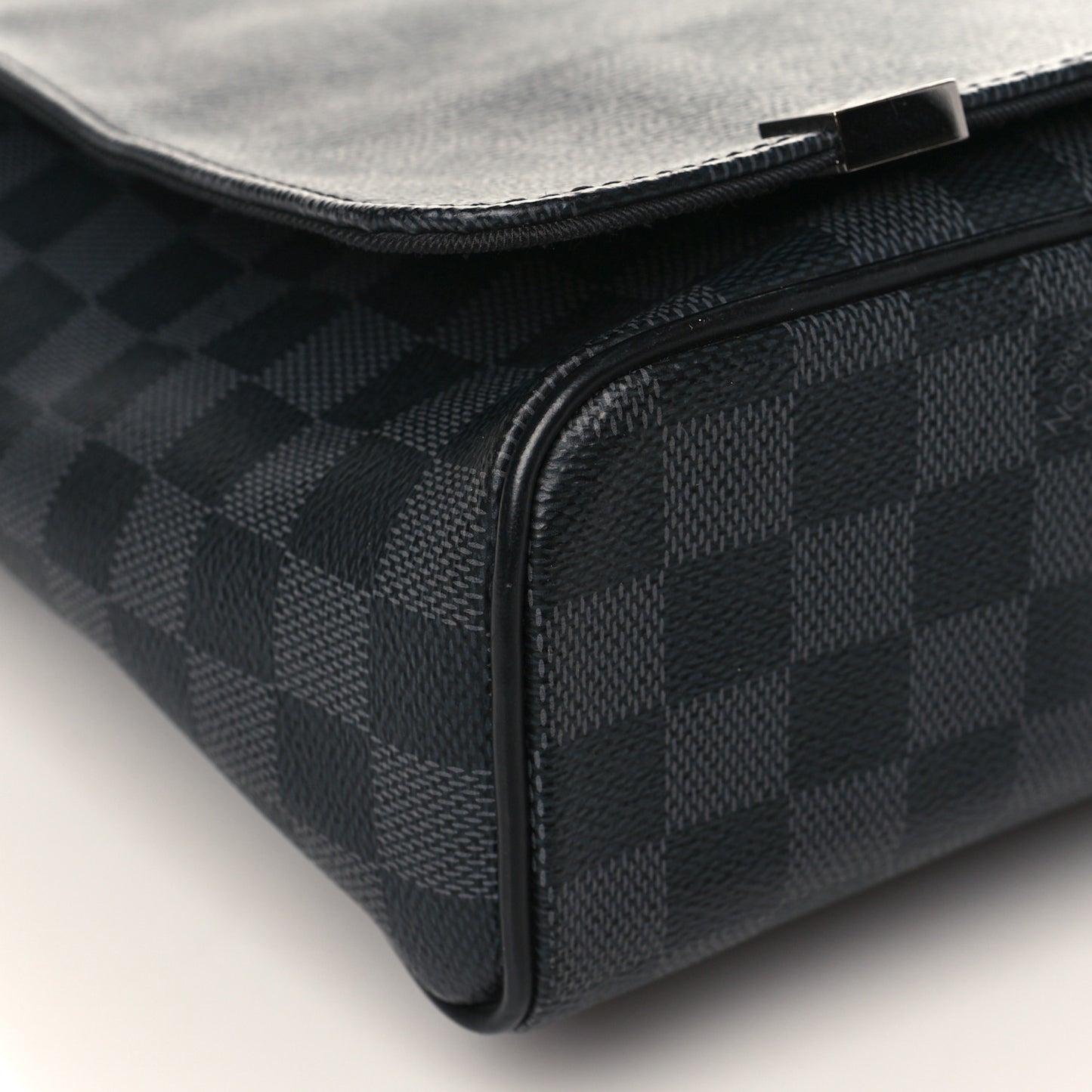 Damier Graphite District MM