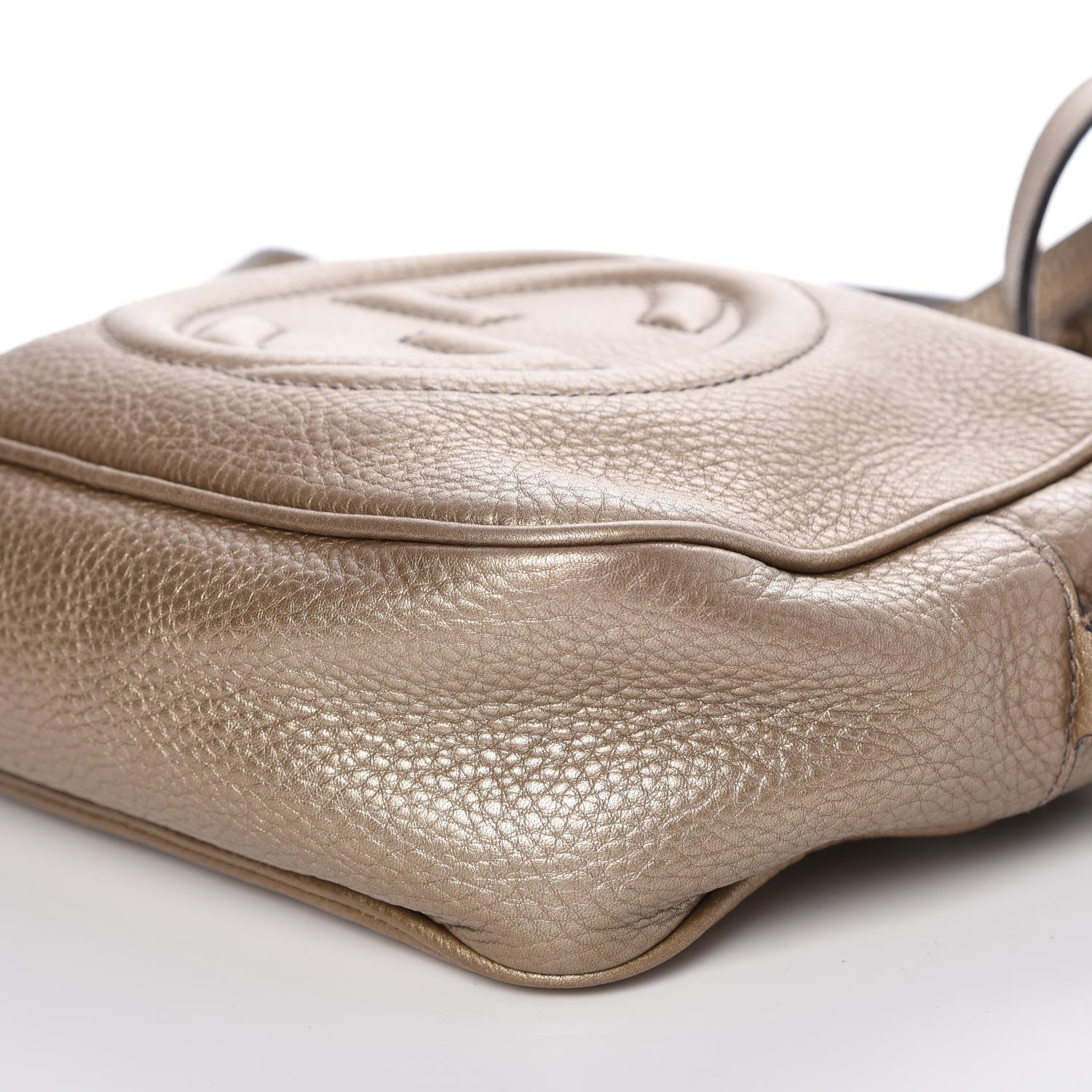 Gucci Metallic Pebbled Calfskin Small Soho Disco Bag Golden Beige 13 of 15