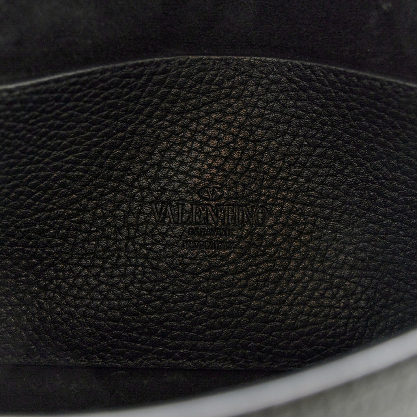 Pebbled Calfskin Medium Rockstud Flip Lock Crossbody Bag Black