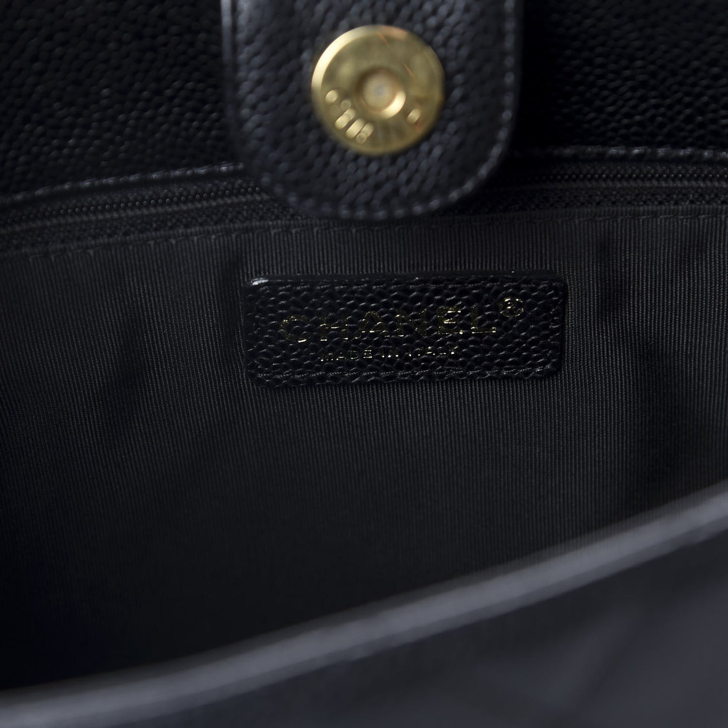 Caviar Quilted Petit Shopping Tote PST Black