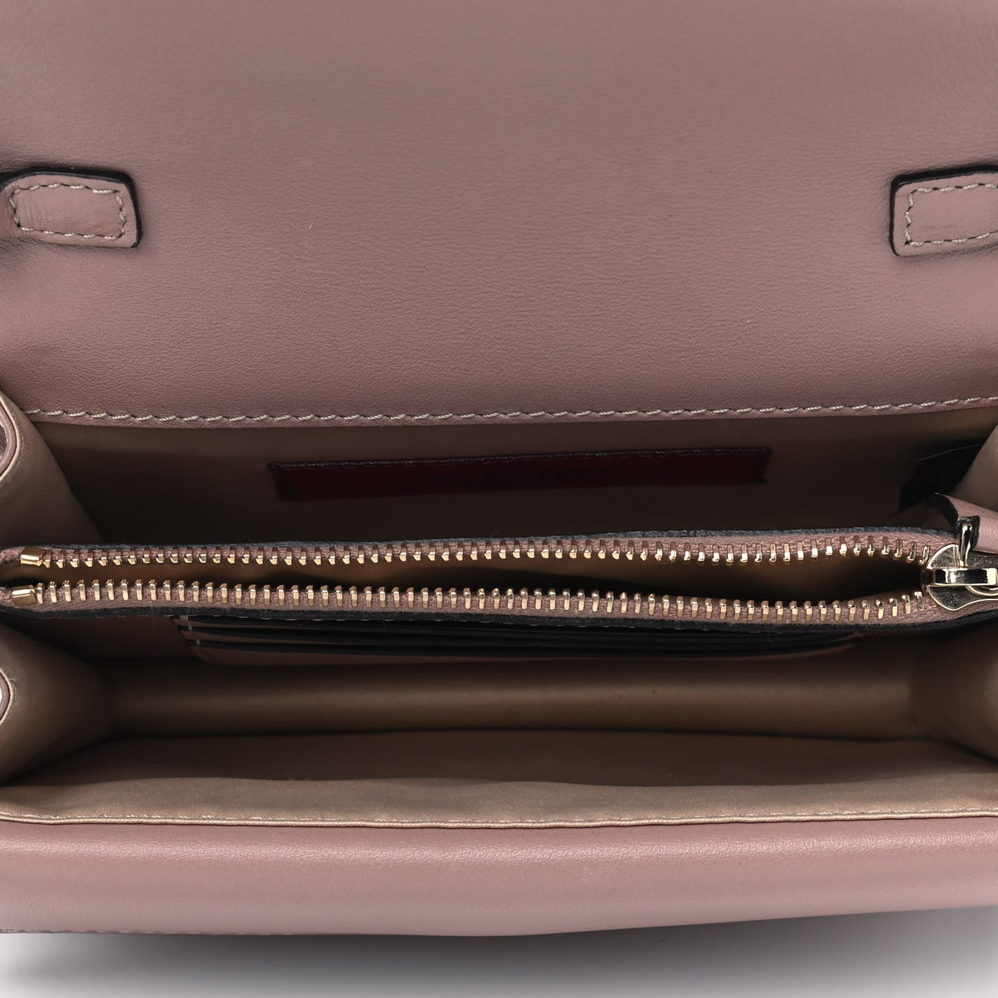 Vitello Rockstud Wallet on Chain Poudre